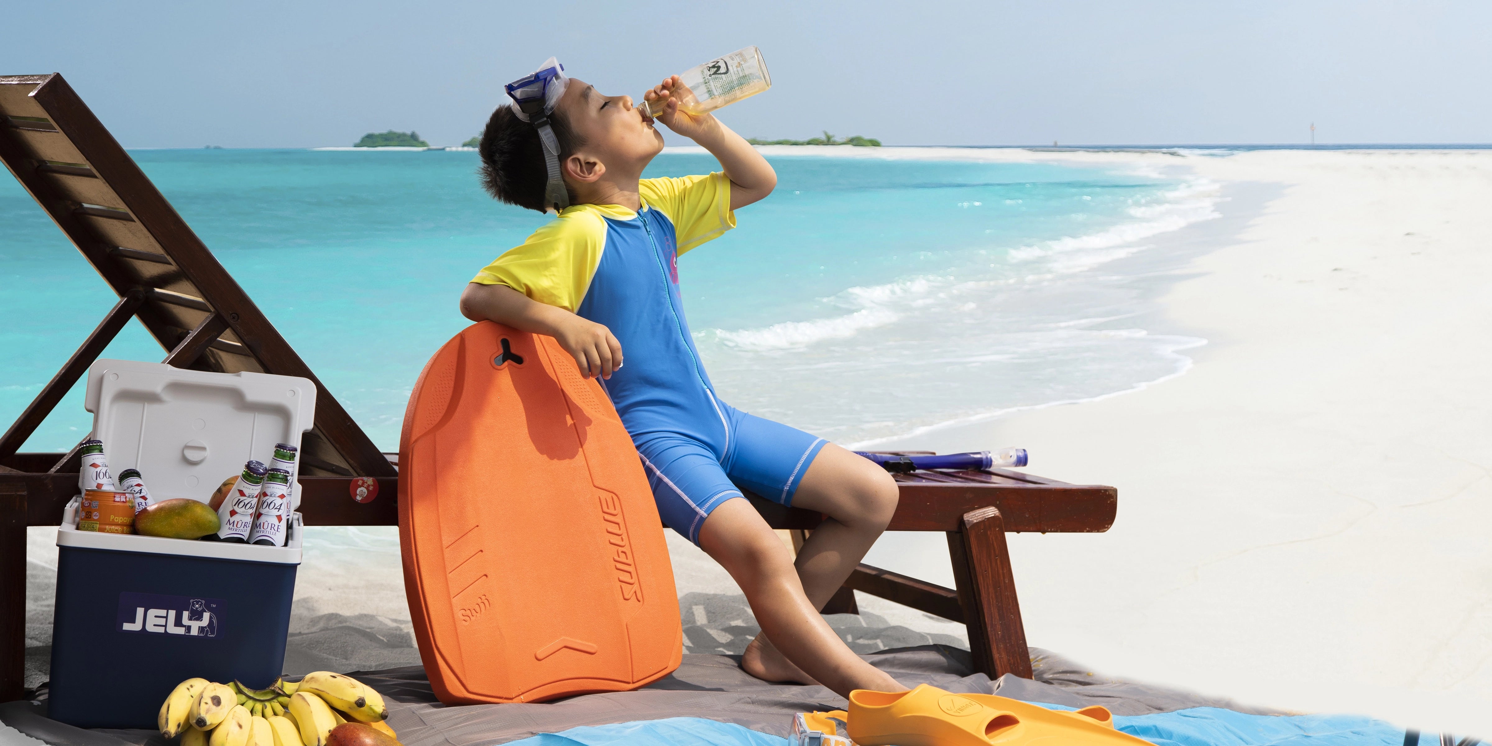 Perfect for both kids and adults, it offers a remarkable 45 minutes of usage, two-speed options, and a removable lithium battery. Boost your swimming experience with its modular design, powerful propellers, and smartphone mount.