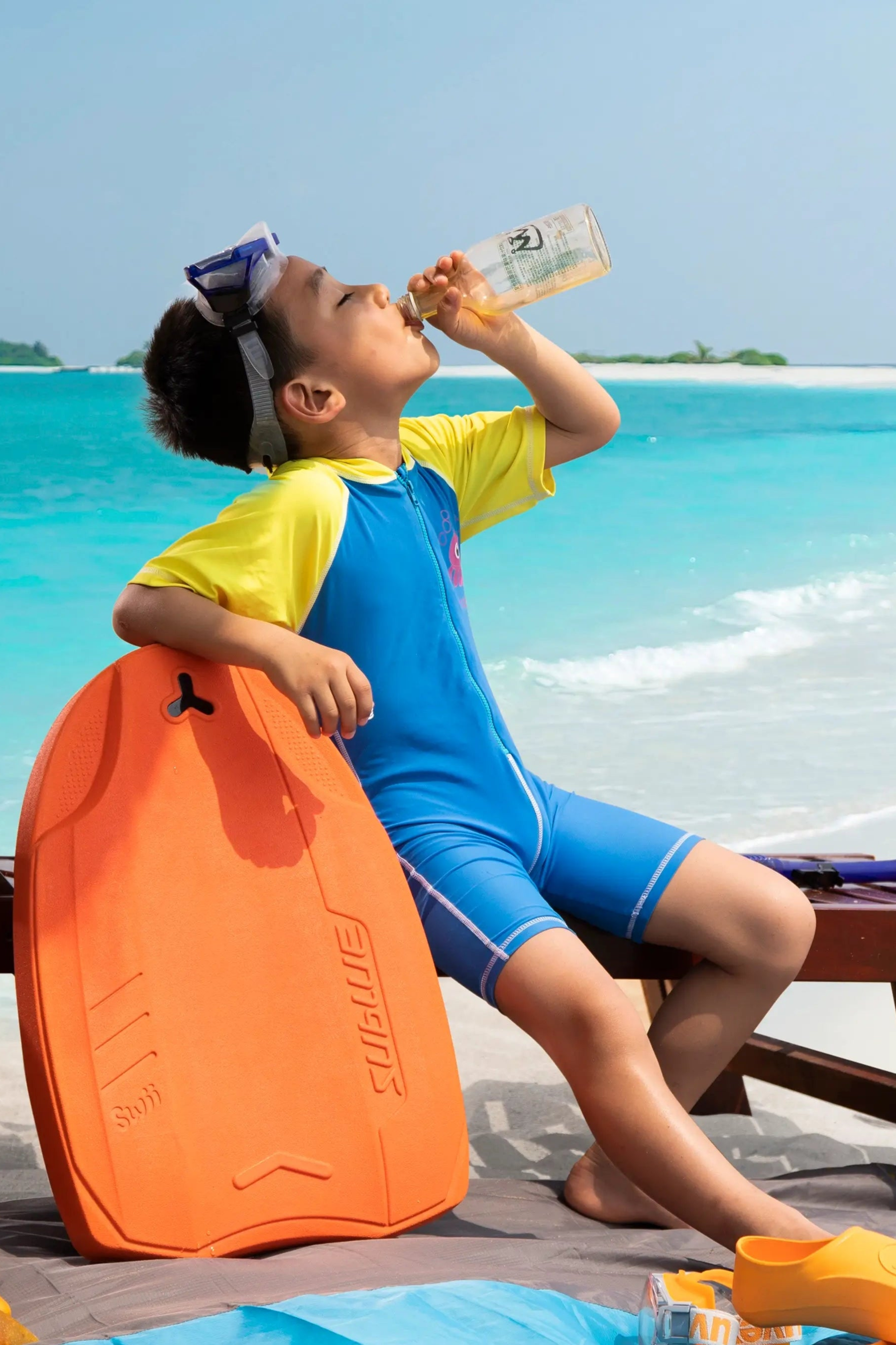 Perfect for both kids and adults, it offers a remarkable 45 minutes of usage, two-speed options, and a removable lithium battery. Boost your swimming experience with its modular design, powerful propellers, and smartphone mount.