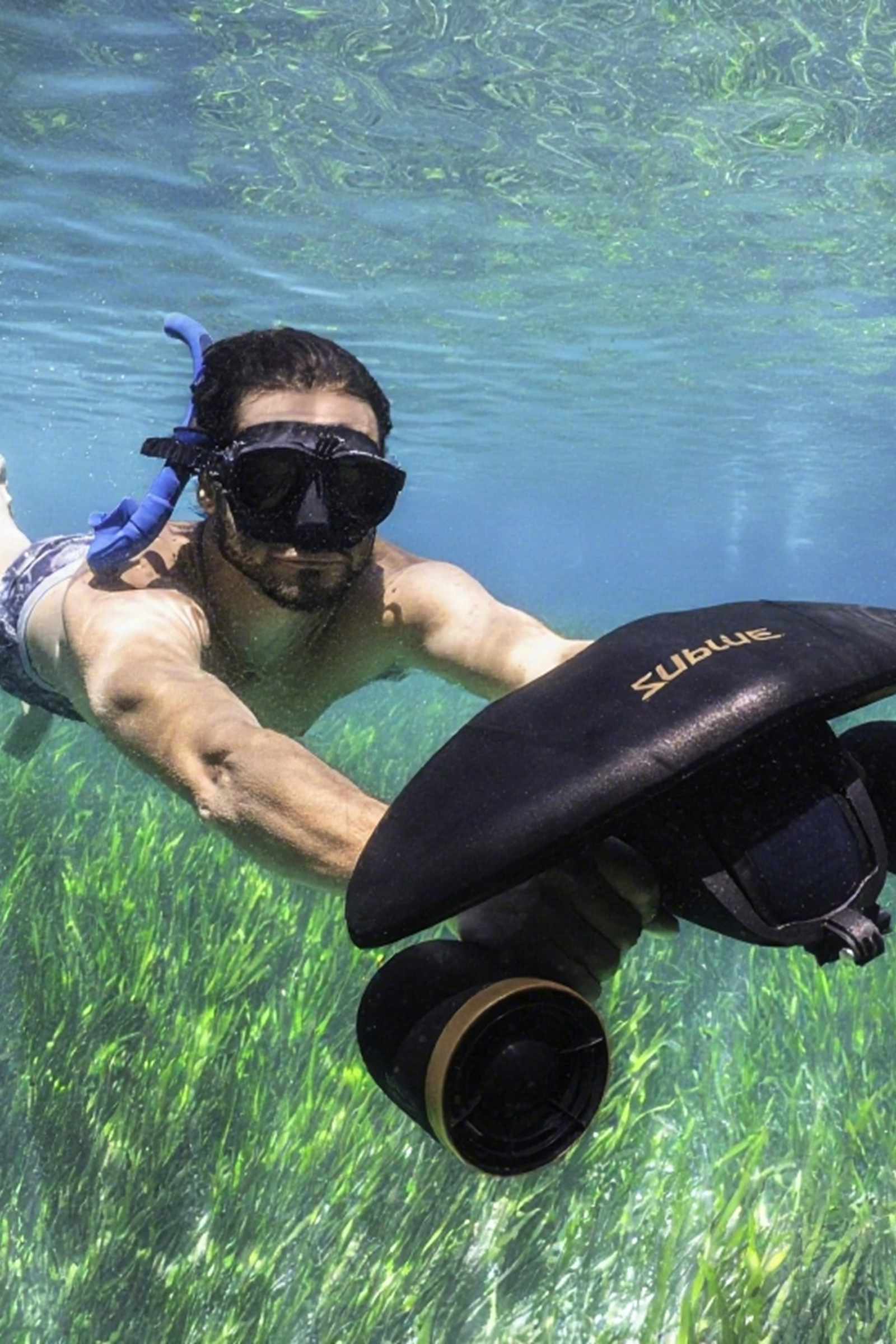 Discover the Sublue MixPro, the world's first portable dual-motor underwater scooter. Dive up to 40m with a top speed of 1.8m/s. Enjoy 60 minutes of runtime with a 2-hour fast charge.