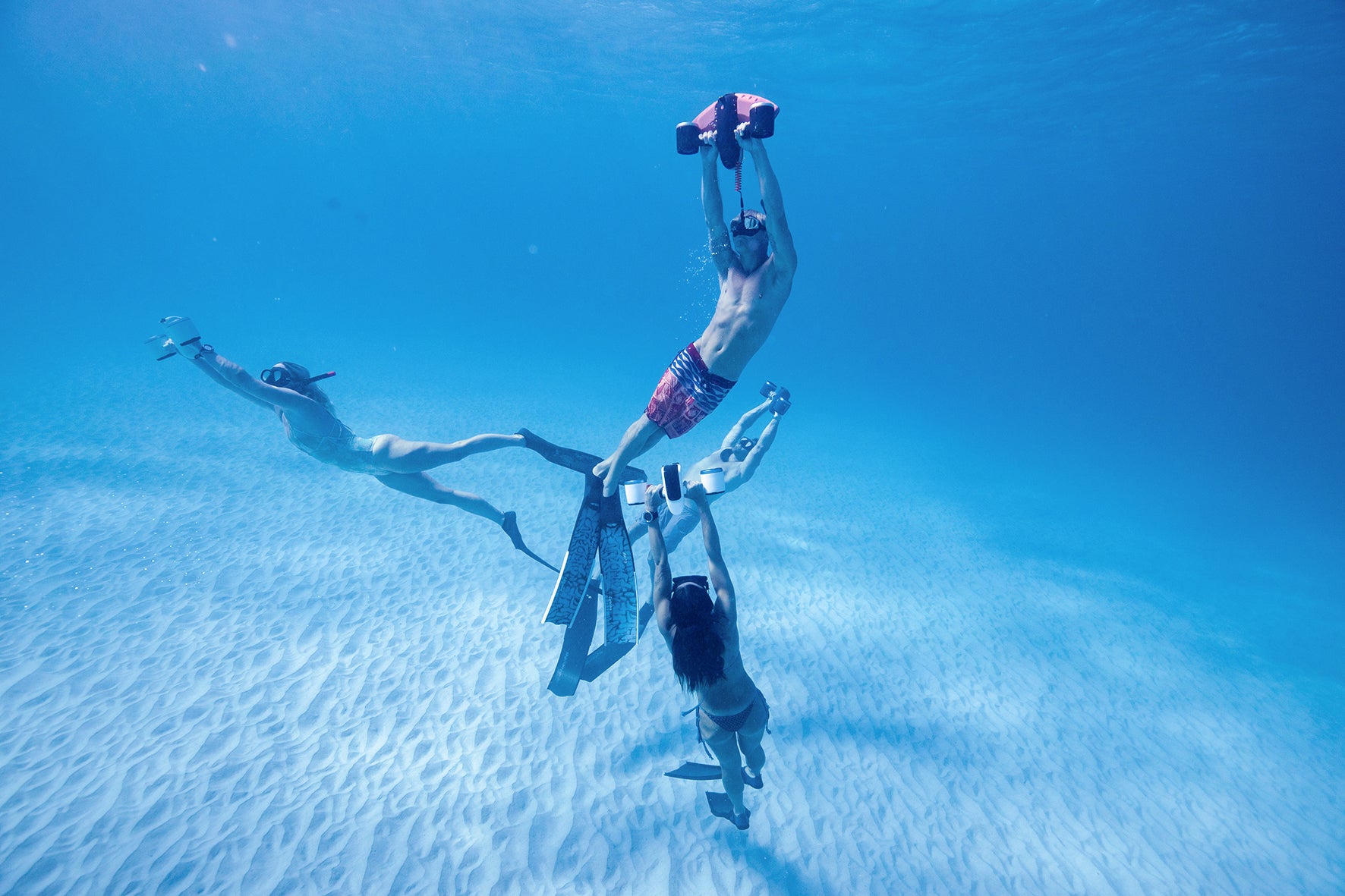 A family of four is enjoying the pool and using the Sublue Hagul EZ pool scooter