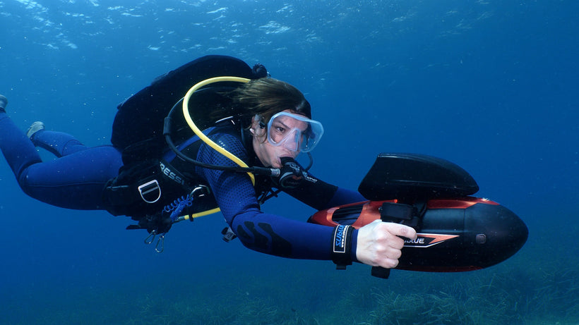The Professional Diver's Guide to Underwater Scooters: Performance, Techniques & Gear
