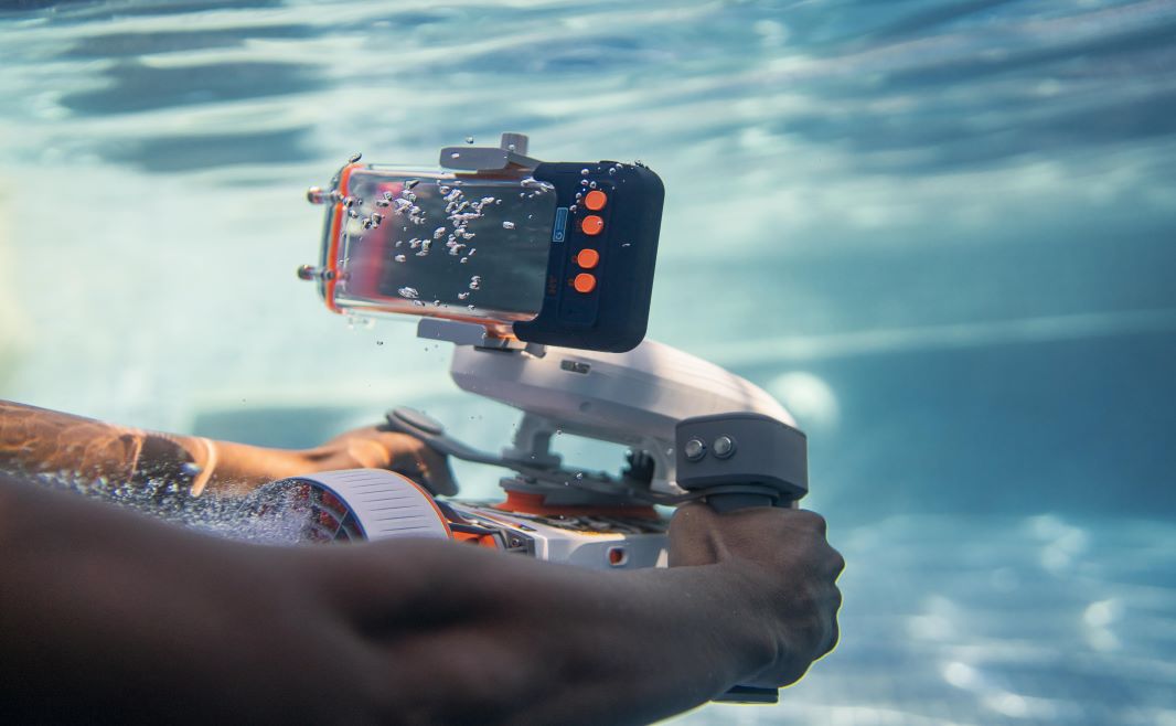 Bringing Your Phone Underwater: Is It Such A Good Idea?