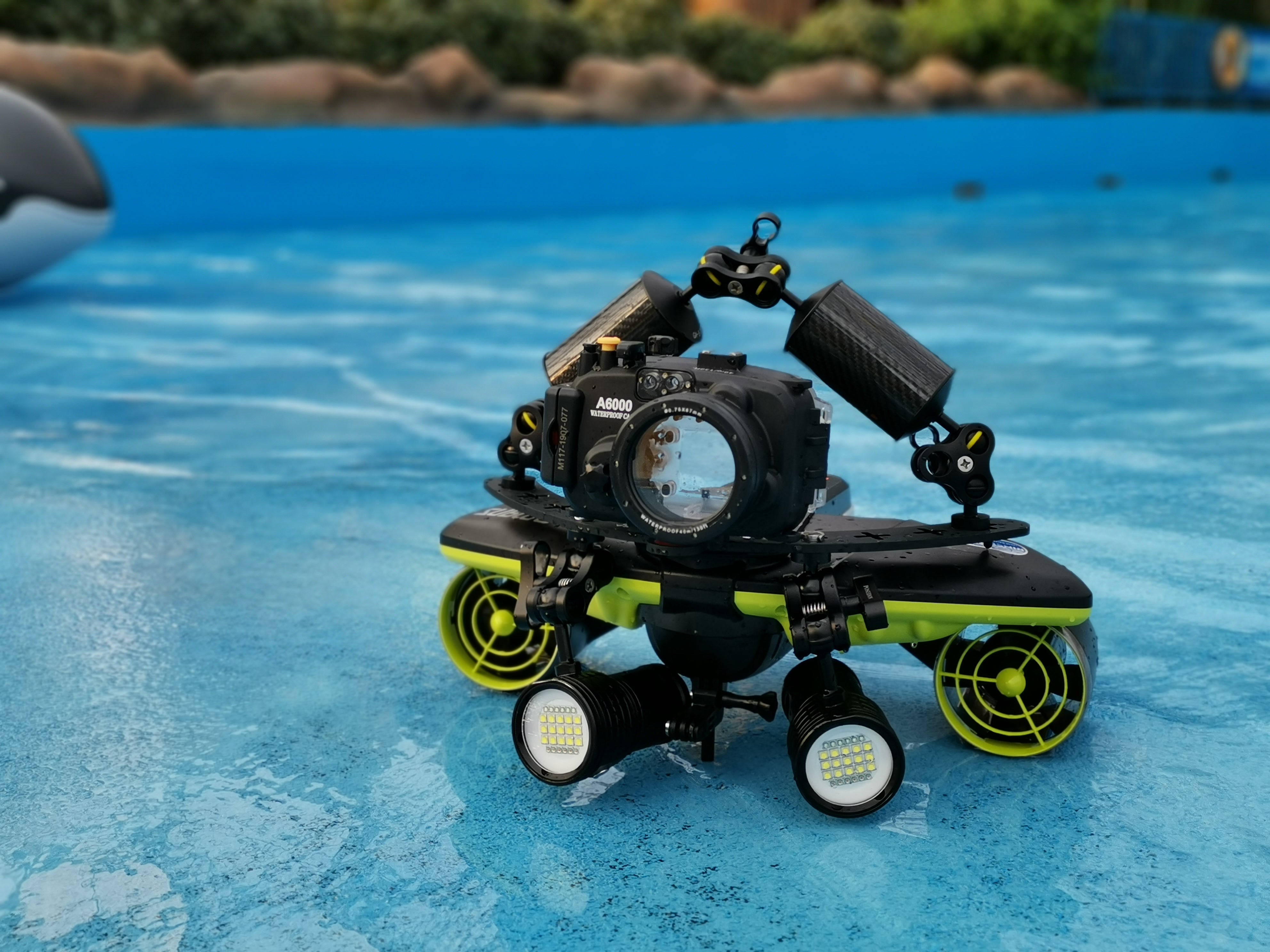 Navbow base plate equipped with action camera and LED lights for underwater photography.