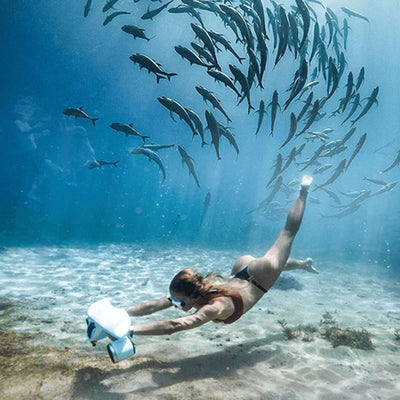 SUBLUE Mix Underwater Scooter - Glide along and enjoy being in the water, looking at the possibilities of
marine life. Power up and catch with them any time you want