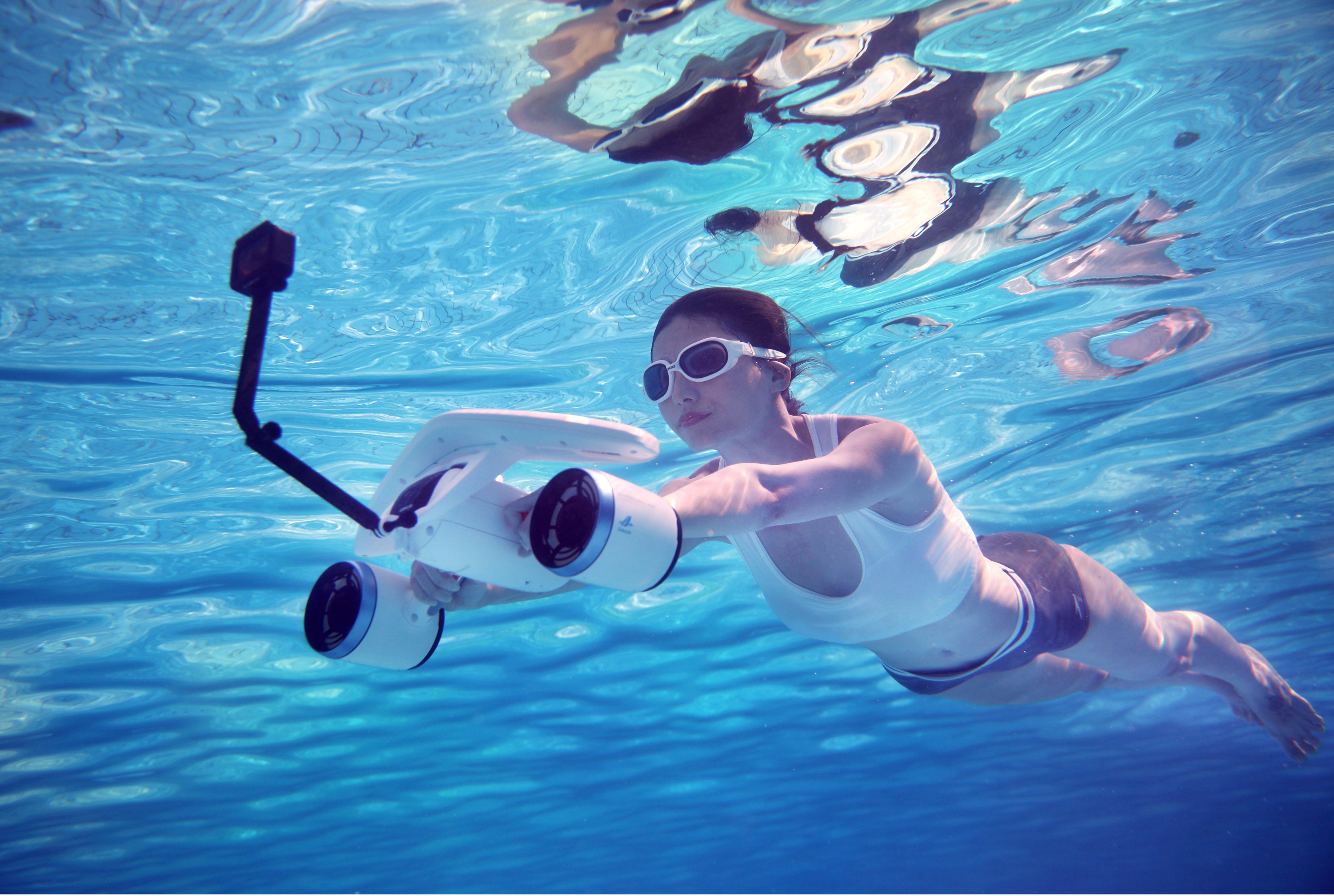 Child gliding underwater with Sublue Mix scooter, enjoying pool exploration.