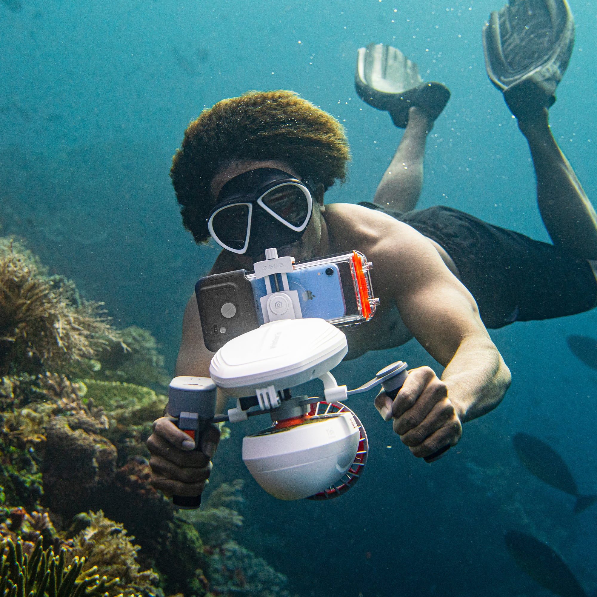 Diver capturing underwater photos with Sublue H1 phone case and scooter