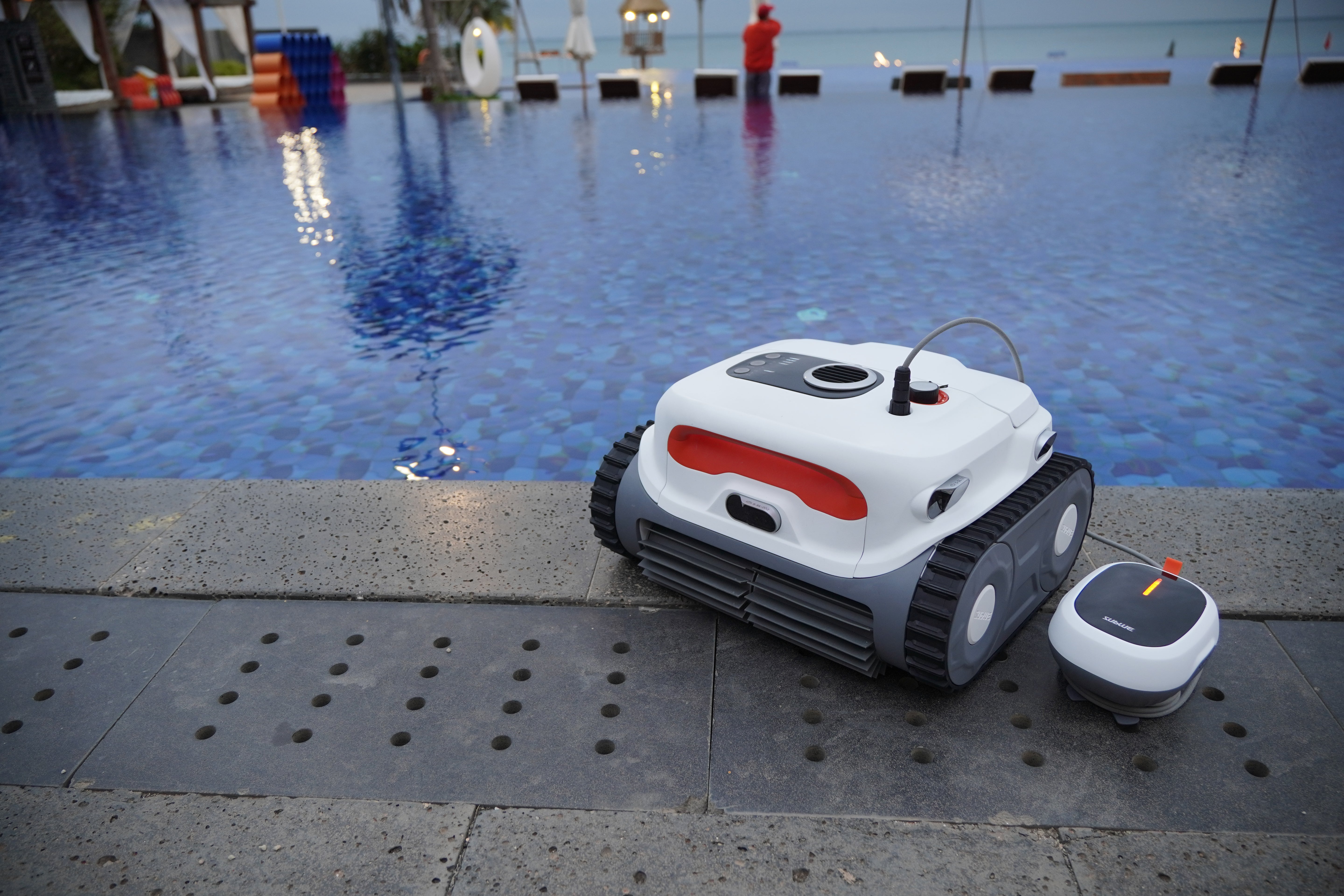 BN Pro Robotic Pool Cleaner