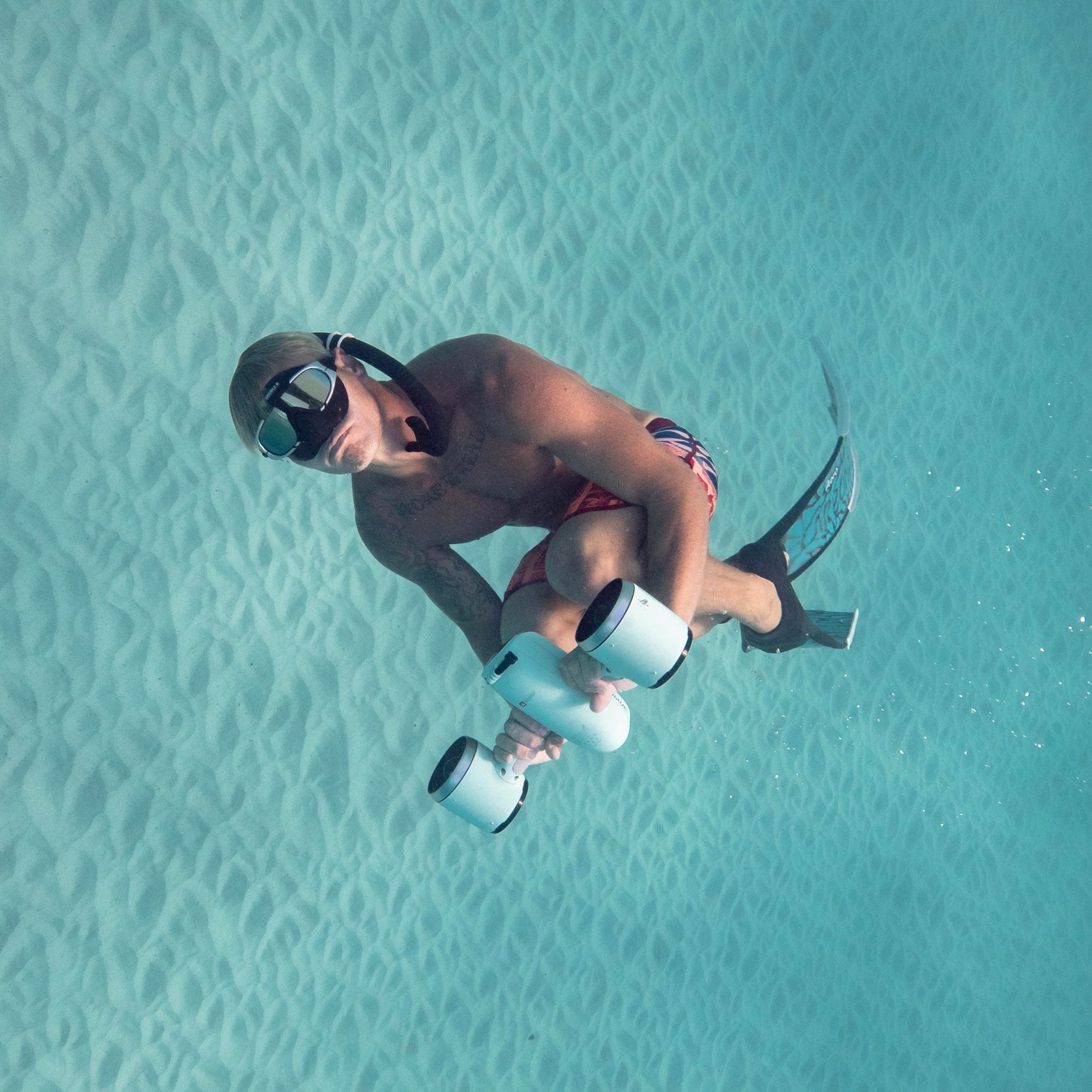 Sublue Mix underwater scooter being used in open water