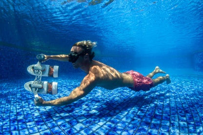 Swimmer utilizing Tini Double-Engine Handle for underwater exploration